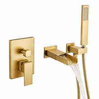 Robinet de baignoire mural moderne en or brossé, mitigeur de bain-douche encastré avec cascade et douchette à main