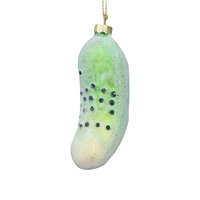 Kerstboomversieringen van groene komkommerglas, groene hangende figuurtjes, decoraties, kerstcadeaus