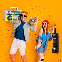 Décorations de fête sur le thème de la musique : téléphone gonflable personnalisé et radio boombox gonflable