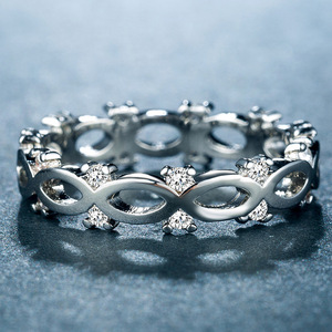 Anello Ovale Trendy da Donna con Intaglio Traforato, Fascia Statement per Outfit Quotidiani e da Festa, Accessorio Gioiello - Product Image 2