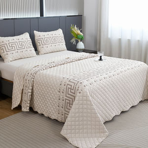 Parure de lit moderne minimaliste brodée en polyester 3 pièces, couvre-lit matelassé pour hôtel et gîte - Product Image 4