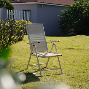 Chaise longue de jardin <span class=keywords><strong>en</strong></span> métal pliable confortable beige personnalisée Chaise longue de plage Chaise de patio pliante pour l'extérieur - Product Image 1