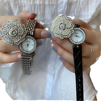 Jam Tangan Wanita Modern Scottie 9559B Quartz Alloy Glass Tahan Air Berlian Moissanite Motif Bunga Tali Kulit Kustom 12mm