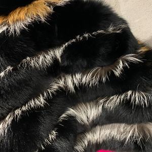 Cappotti in <span class=keywords><strong>Pelliccia</strong></span> Trendy Invernali Personalizzati 2024, Giacca Corta in <span class=keywords><strong>Pelliccia</strong></span> a Colori Abbinati per Uomo e Donna - Product Image 3