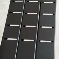 Étagères de présentation de chaussures de sport en métal personnalisées IYUBO, design de magasin mural en métal noir, OEM