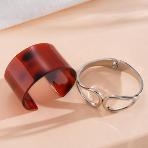 Bracelet enveloppant en alliage métallique plaqué argent pour femme, design goutte d'eau ovale irrégulière, motif teinté, minimaliste - Product Image 2