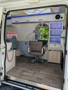 Camion salon mobile MAXUS durable, équipement complet, salon de coiffure mobile pour usage commercial - Product Image 2