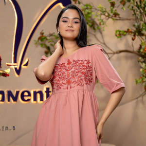 Elegante Vestido Corto de Algodón con Detalle de Bordado Floral, Ropa Casual para Mujer - Product Image 1