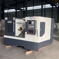 Torno CNC de bancada inclinada TCK/FCK50 con guías lineales de alta rigidez y torreta de 8 estaciones para piezas de automoción y ferretería.