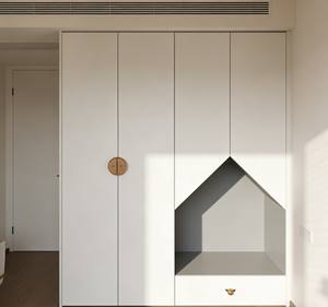 Armario Infantil Minimalista Blanco con Diseño de Nicho de Techo a Dos Aguas, Detalles de Madera y Gran Capacidad de Almacenamiento para Dormitorios - Product Image 1