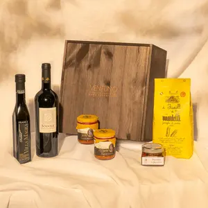 Ventuno Toscana Experience Box - Cofanetto Regalo Alimentare Regionale Italiano di Lusso in Legno Fatto a Mano a Tema - Product Image 1
