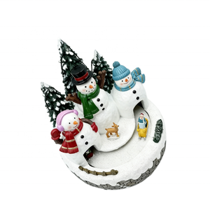 ฉากหมู่บ้านคริสต์มาสบนภูเขาพร้อมรถไฟเคลื่อนที่ ไฟ LED และเสียงเพลง ของตกแต่งวันหยุดทำจากเรซิ่น - Product Image 3