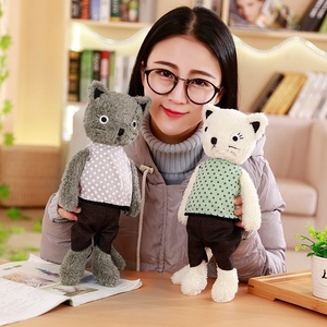 Sevimli Noah Kedi Bebek Çeşitli Kıyafetlerde Yavru Kedi Peluş Oyuncak PP Pamuk Dolgulu 31-50cm Boyunda 14+ Yaş Hediyesi Toptan - Product Image 4
