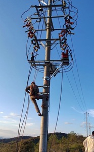 Zw32 ngoài trời <span class=keywords><strong>AC</strong></span> Vacuum <span class=keywords><strong>Circuit</strong></span> Breaker điều khiển tự động recloser điện áp cao 3 giai đoạn 12kv đánh giá cực gắn ngắt mạch - Product Image 4