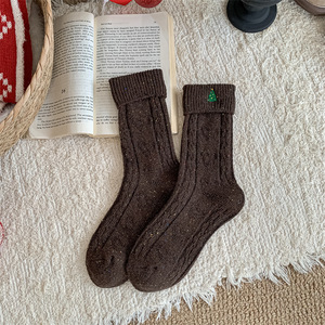 Chaussettes <span class=keywords><strong>de</strong></span> Noël en laine pour l'automne et l'hiver, chaussettes en laine <span class=keywords><strong>à</strong></span> pois brodées en polaire pour femmes, chaussettes mi-mollet épaisses et chaudes en relief - Product Image 4