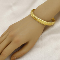 LUOYUNE Gelang Wanita Fashion 2cm Berlapis Emas 24K dengan Gesper Kartu Warna Emas Pasir dan Hiasan Bunga, Trendi, Berlapis Vakum
