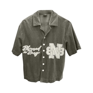 <span class=keywords><strong>Camicia</strong></span> a <span class=keywords><strong>quadri</strong></span> stile giovanile con logo personalizzato stile stile estivo <span class=keywords><strong>camicia</strong></span> da esterno ampia <span class=keywords><strong>camicia</strong></span> a <span class=keywords><strong>maniche</strong></span> <span class=keywords><strong>corte</strong></span> da uomo - Product Image 1