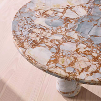 Table basse ronde en marbre Dream Home, trois pieds cylindriques en pierre, plateau en marbre naturel breccié, table de salon moderne