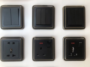 86 Interruptor basculante montado en la pared Panel de cobre Estilo retro Latón antiguo Color UK 250V 1/2/3/4 GANG Multi Socket Outlet Villa Dimmer - Product Image 6