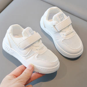 รองเท้ากีฬาเด็กชายและเด็กหญิง เป็นมิตรกับสิ่งแวดล้อม ให้ความอบอุ่น ระบายอากาศได้ดี พื้นรองเท้าทำจากยางนุ่มกันลื่น  วัสดุผ้าด้านบนยืดหยุ่นได้ - Product Image 2