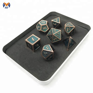 Nuovo Set di Dadi in Metallo Personalizzato di Alta Qualità con Design Gatto Viola, Colore Rame in Lega di Zinco con Numeri Neri per Giochi D&D - Product Image 2