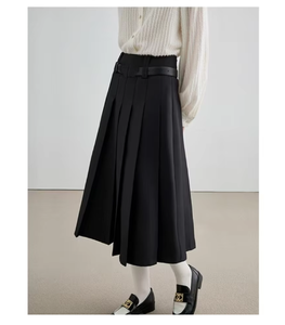 Jupe plissée noire à taille haute et coupe ajustée de style preppy VEGA CHANG pour femme - Product Image 1