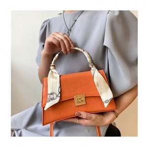 กระเป๋าโท้ทผู้หญิง หนัง PU กระเป๋าสะพายข้างแฟชั่นสำหรับสุภาพสตรี รุ่น J0102 - Product Image 3