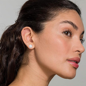 Pendientes de tuerca solitarios minimalistas coreanos de moissanita con corte brillante redondo VVS GRA de 0.1 ct a 2 ct, engaste de garra de oro laminado de 14K - Product Image 5