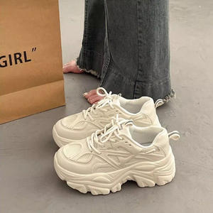 Chaussures de sport décontractées pour femmes, style européen, semelle épaisse légère, rehaussantes, beige et noir, nouvelle collection automne 2024 - Product Image 4