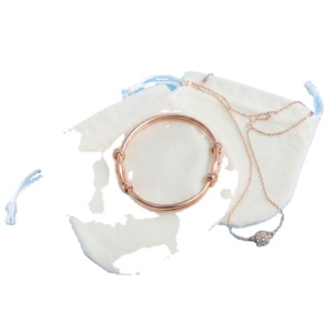 Pochette à bijoux personnalisée avec cordon de serrage pour l'emballage de bagues, colliers et bracelets - Product Image 1