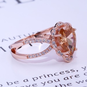 Anello da donna con zirconi intarsiati a goccia d'acqua, elegante gioiello da mano per la moda quotidiana - Product Image 4