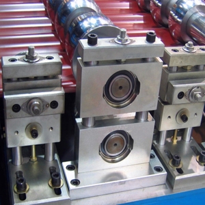 Machine de formage de rouleaux de panneaux de toiture ondulés au <span class=keywords><strong>prix</strong></span> d'usine PRO - Product Image 4