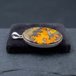 Hermoso Colgante Clásico de Plata de Ley 925 Hecho a Mano de 8 Gramos con Gema de Jaspe Abeja Natural en Engaste de Bisel ODM OEM - Product Image 3