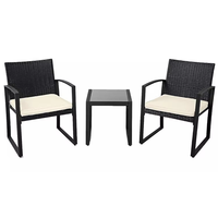 Ensemble de salle à manger d'extérieur moderne, chaises et table en rotin pour une utilisation imperméable dans le jardin, la terrasse, le balcon