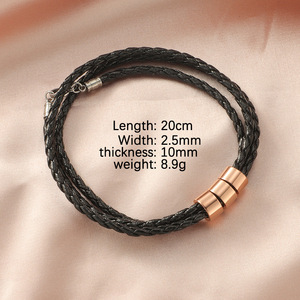 <span class=keywords><strong>Bracelet</strong></span> en cuir unisexe gravé nom breloques perles rondes acier inoxydable Wrap bracelets en cuir en gros