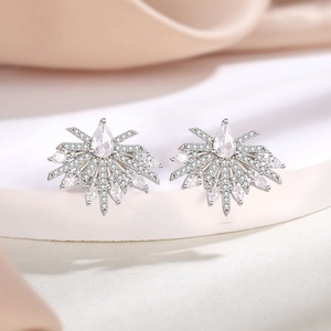 Meilleures ventes Boucles d'oreilles clous en argent sterling 925 avec cristal de quartz fumé pour femmes, plaqué rhodium, géométriques, tendance - Product Image 4