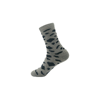 Chaussettes léopard épaisses tricotées d'hiver au design moderne pour femmes, motif chaud personnalisable pour la vente en gros