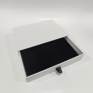 Boîte cadeau avec doublure en velours noir, fermeture à languette, logo personnalisé, emballage de luxe pour bijoux, montres, articles de première qualité - Product Image 1