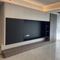 Meuble TV suspendu moderne à LED avec plaque de fond en grille, hôtel et salon, meubles en bois, décoration intérieure pratique et élégante