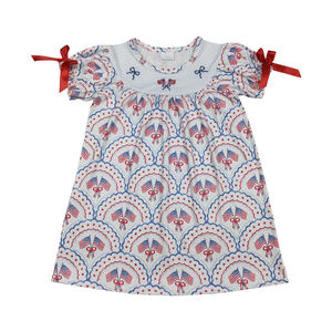 Expédition immédiate Vente en gros Vêtements d'été écologiques en Spandex/Polyester pour bébés filles, motif drapeau avec nœud du 4 juillet, manches courtes - Product Image 1