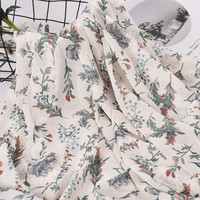 Tissu en mousseline de soie crêpe imprimé floral pour filles garçons robes chemises tissées respirantes vente en gros personnalisé 100% polyester 70gsm 75d uni