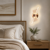 Lampe murale LED spirale moderne et créative en aluminium et acrylique, à intensité variable, pour chambre de luxe, couloir et décoration intérieure d'hôtel