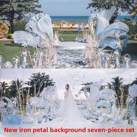 Nouvelles décorations de mariage fabriquées en Chine, grand toile de fond à pétales, ensemble de sept pièces en fer forgé et tulle pour intérieurs d'hôtels et présentations extérieures