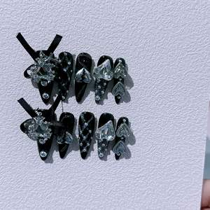 Nouveauté 2026 : Faux ongles en résine semi-couvrants style Ins, forme amande, longueur longue, amovibles et réutilisables, certifiés CE, 10 pièces - Product Image 4