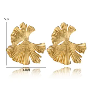 새로운 패션 금속 복고풍 금도금 꽃 잎 모양의 피어싱 클립 보석 스터드 귀걸이 스터드 여성용 한국 스타일