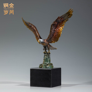 Sculpture d'aigle en laiton avec ailes écartées, style traditionnel, décoration de bureau, cadeau d'affaires, par Atelier d'Art en Cuivre - Product Image 3