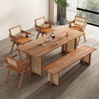 Ensemble de table à manger en rotin et bois massif de style rétro moderne avec longue banquette, chaises tissées et fauteuils pour chambre à coucher et salon