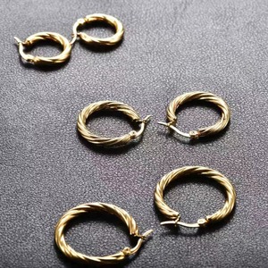 Pendientes de Aro Dorados con Textura Trenzada para Mujer, Acero Inoxidable, Minimalistas, Tipo Huggie, Pequeños, Medianos y Grandes, Joyería - Product Image 5