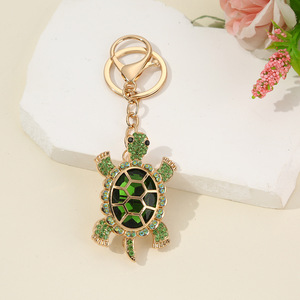 พวงกุญแจรูปเต่าโลหะสีทองสไตล์วินเทจ ประดับคริสตัลหลากสี พิมพ์ลายซิลค์สกรีน ของตกแต่งสำหรับผู้หญิง - Product Image 2