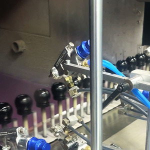 Machine <span class=keywords><strong>de</strong></span> peinture automatique par pulvérisation à haute température pour bouteilles en verre, ligne <span class=keywords><strong>de</strong></span> cuisson pour flacons d'<span class=keywords><strong>eau</strong></span> <span class=keywords><strong>de</strong></span> <span class=keywords><strong>toilette</strong></span> - Product Image 2